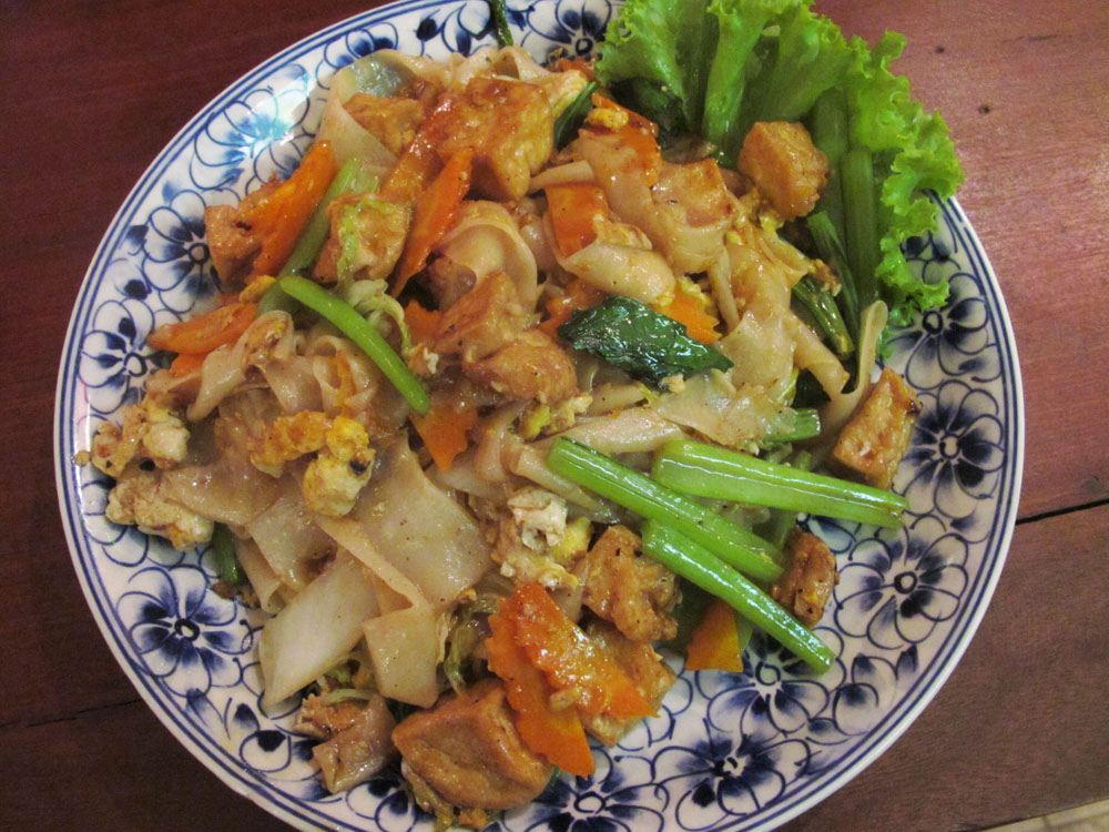 cambodian khmer noodles with tofu