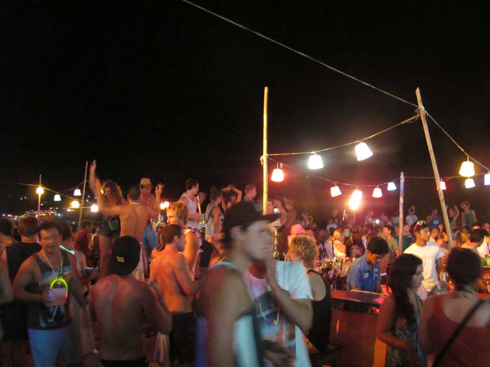 full moon party in haad rin on koh pha ngan thailand
