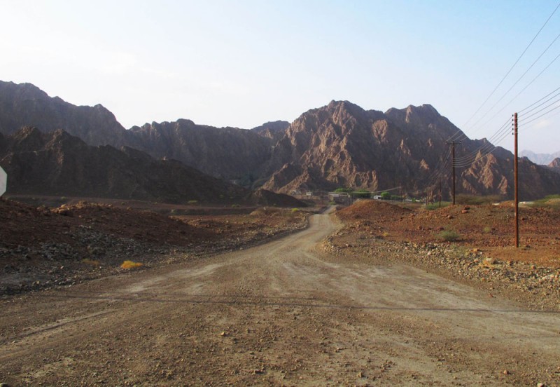 The mountain roads of Oman The mountains of Oman are dry and imposing, rendering the land difficult to work