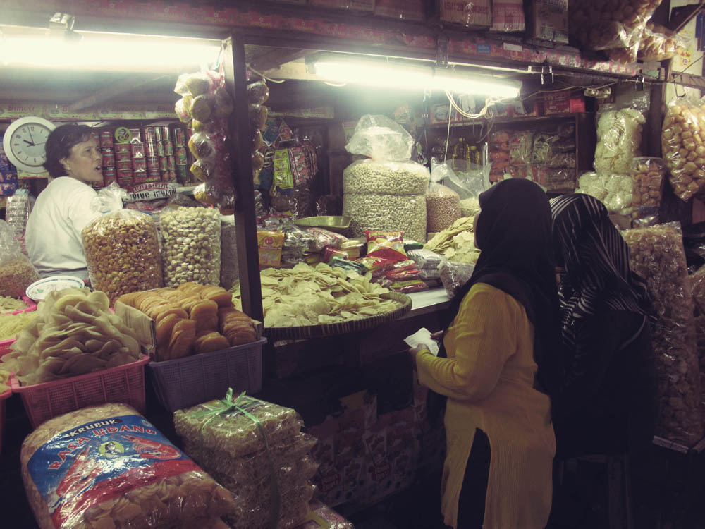 stall selling food at the Beringharjo Market on Malioboro in Yogyakarta