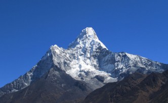 ama dablam mountain on the trail to everst base camp in the himalayas of nepal