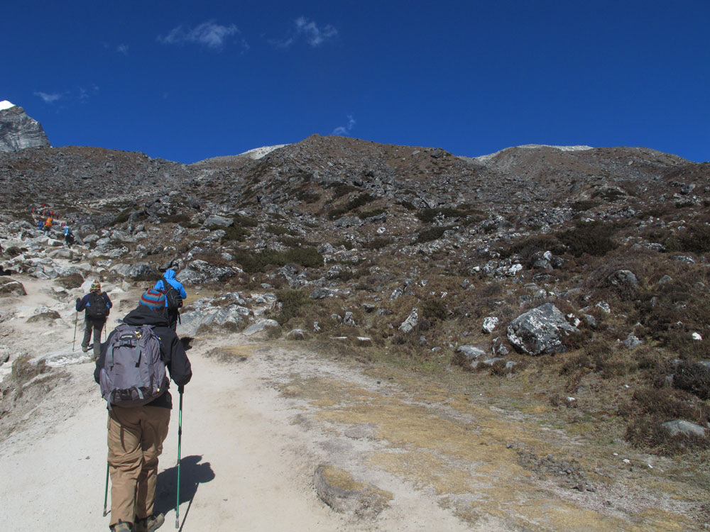 walking to gorak shep from lobuche