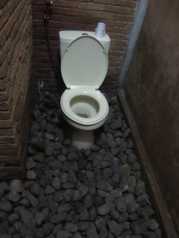 bathroom in Sengiggi guesthouse in Lombok, Indonesia