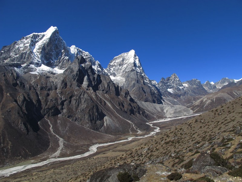 Himalayan Valley between Dingboche and Thukla