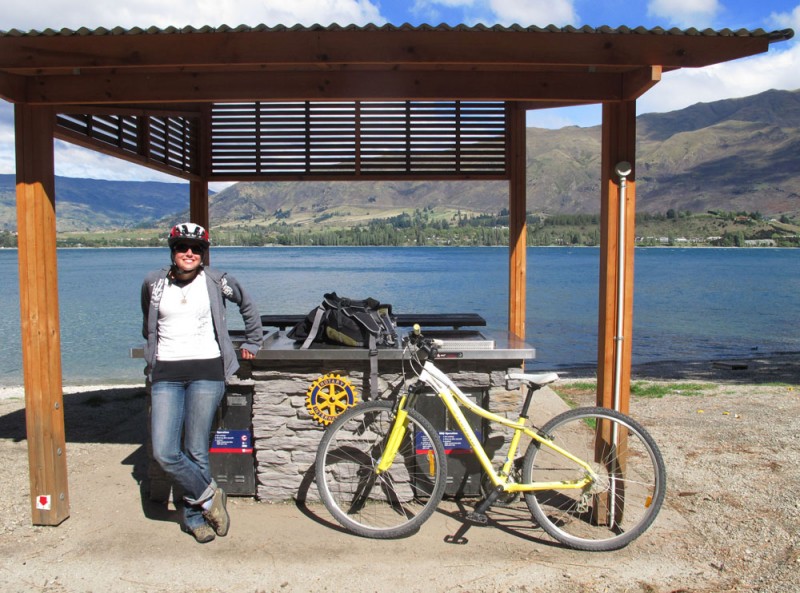 Biking Around Lake Wanaka Biking Around Lake Wanaka New Zealand