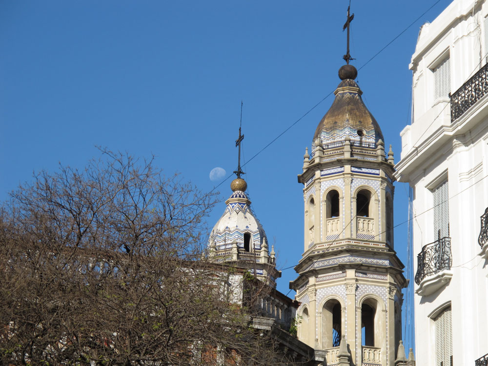 Moon rising over Plaza Dorrego, Buenos Aires