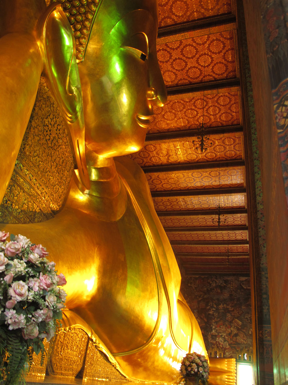 Reclining buddha of Wat Pho, Bangkok, Thailand