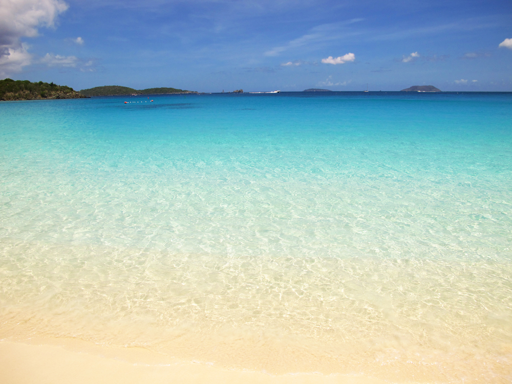 Trunk Bay blue water