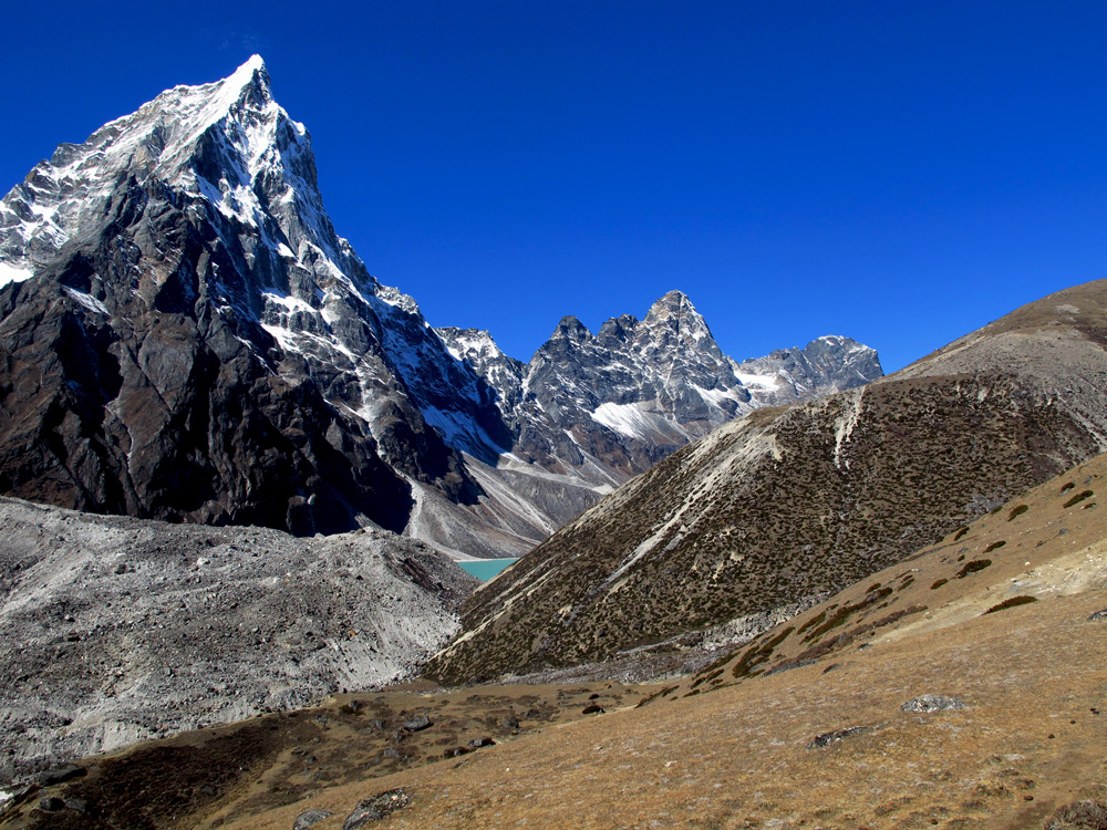 Jagged mountains of the high alpine desert | Everest hike, Nepal