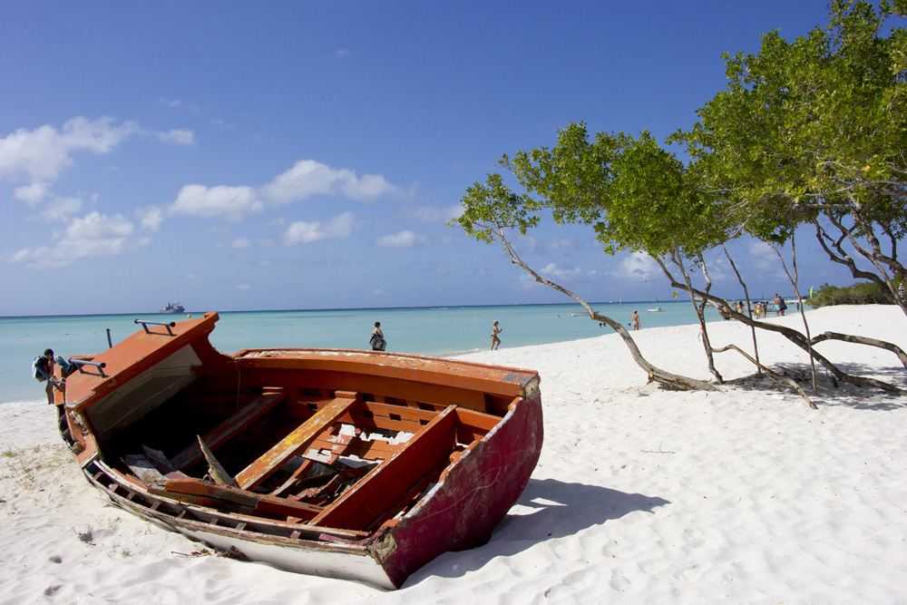 Beached fishing boat on Palm Beach | Aruba