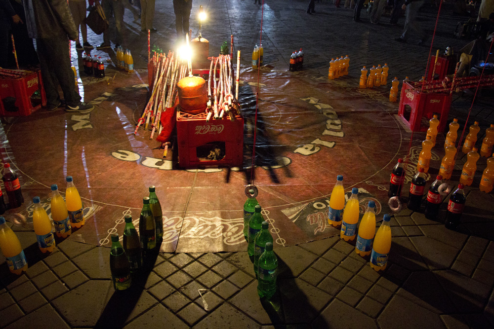 Bottle cap game Djemaa El Fna | Marrakech, Morocco