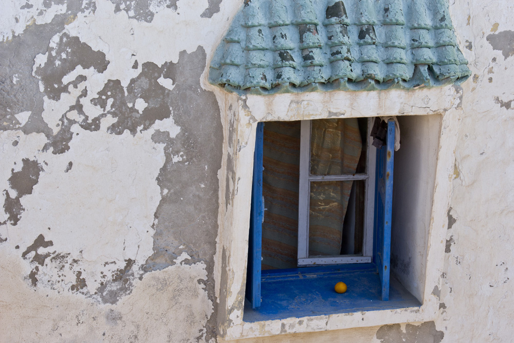 Orange on a blue windowsill | Essaouira, Morocco