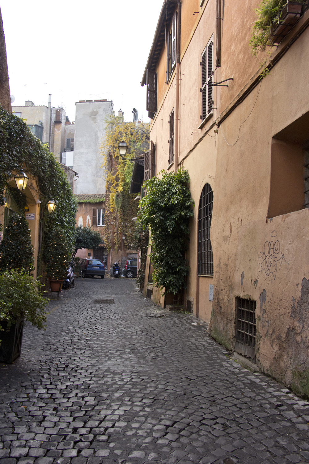Empty side street in Trastevere | Rome, Italy