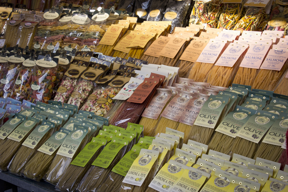 Flavored dried pasta at Campo de Fiori | Rome, Italy