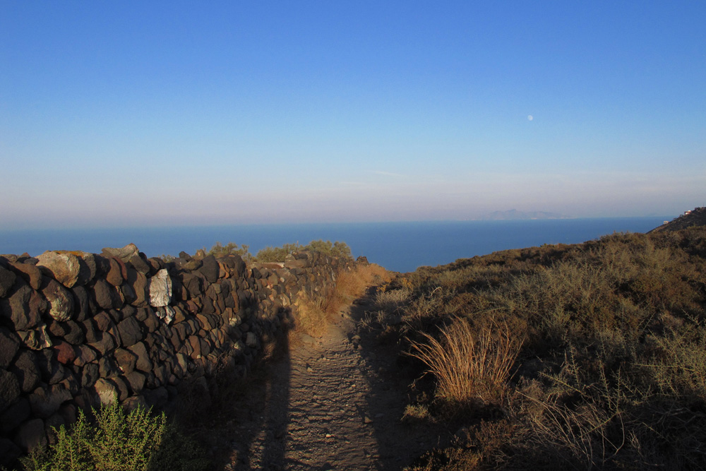 Moonrise on the caldera rim hike | Santorini, Greece