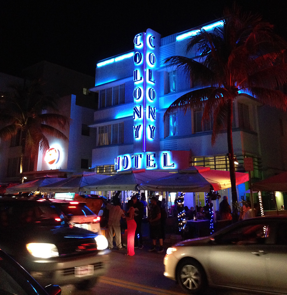 Neon lights of the Colony Hotel on Ocean Drive | Miami, Florida-featured