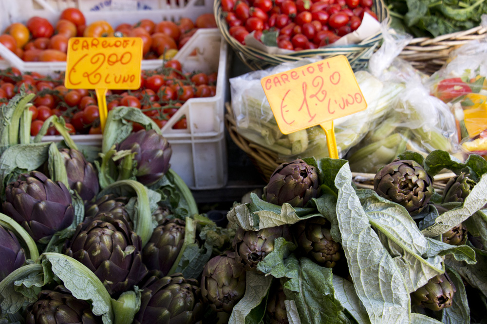 tomatoes-Artichokes at Campo de Fiori market | Rome, Italy