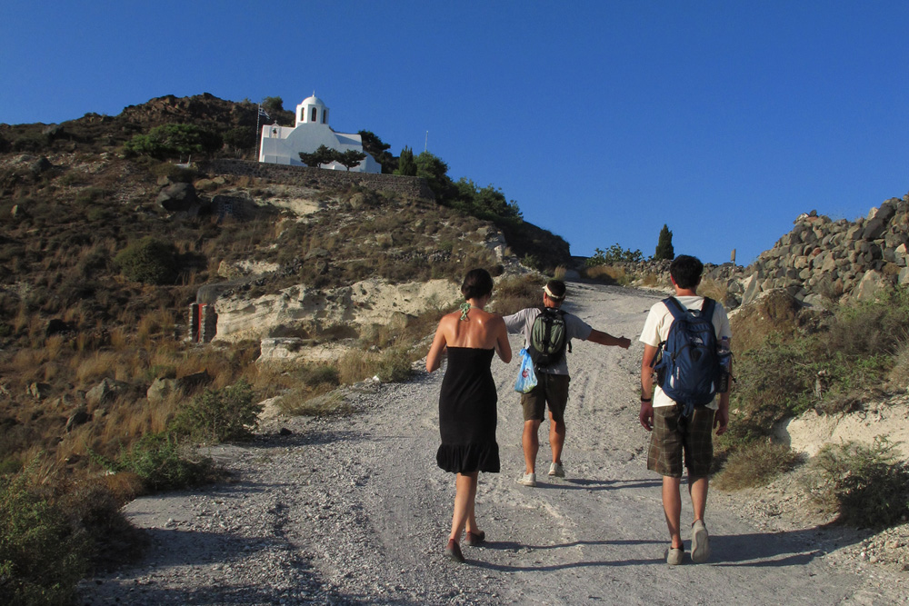 Walking the caldera rim hike | Santorini, Greece