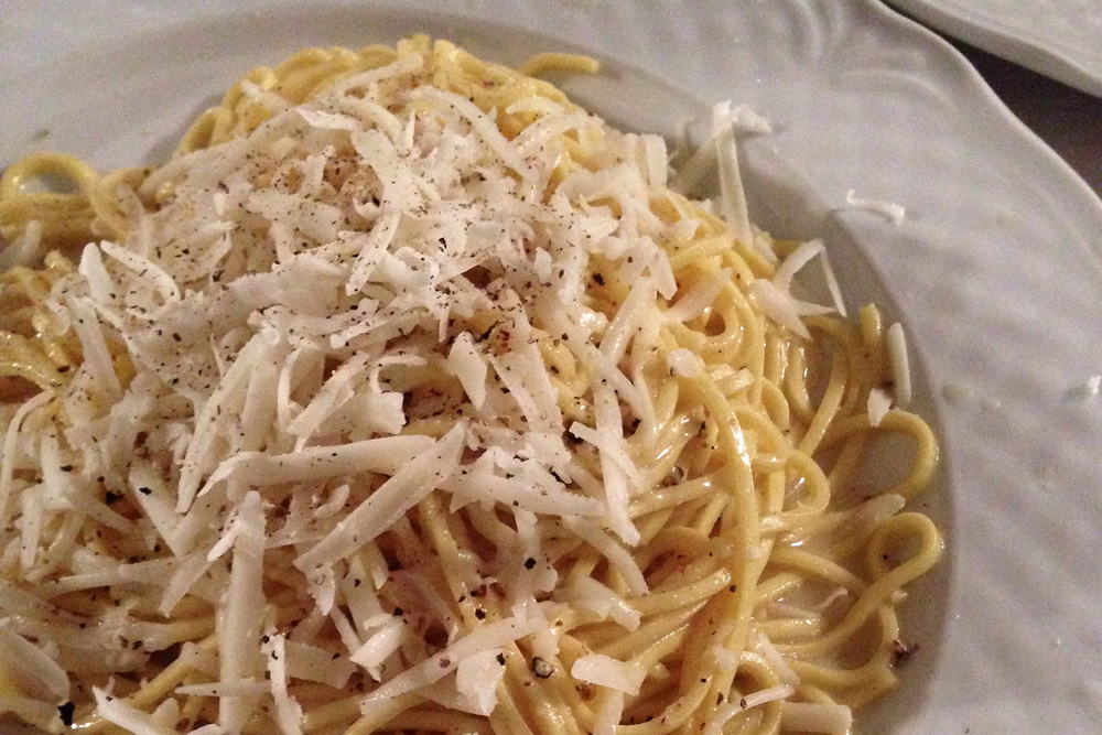 Cacio e Pepe at Osteria Le Mani in Pasta in Trastavere | Rome, Italy