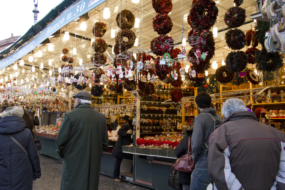 Christmas market shops in Piazza Navona | Rome, Italy