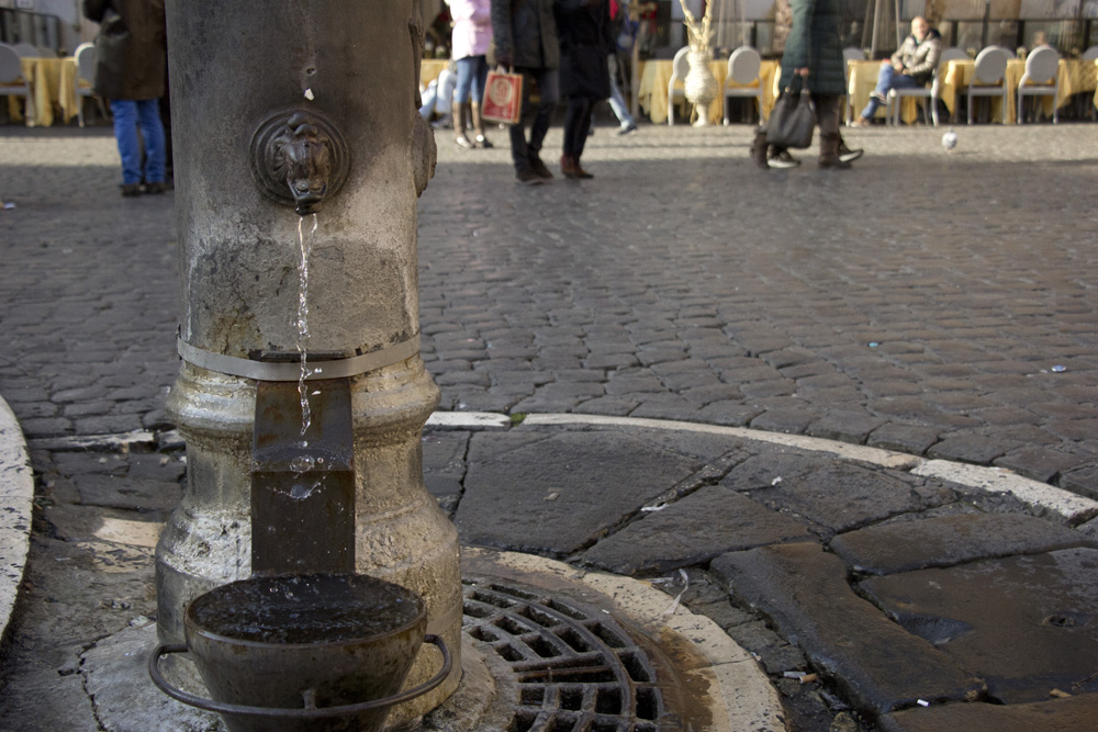 Fountain droplets | Rome, Italy