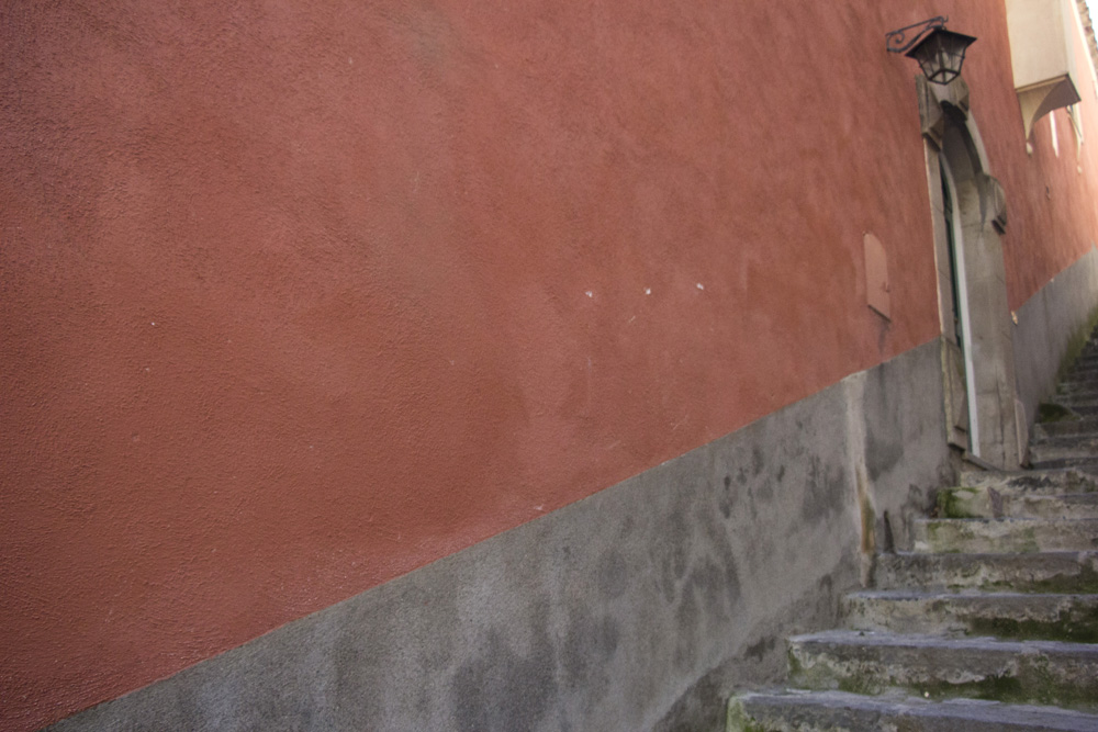 Red walls along a staircase | Positano, Italy