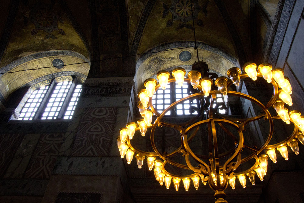 Beautiful light at Aya Sofya | Istanbul, Turkey