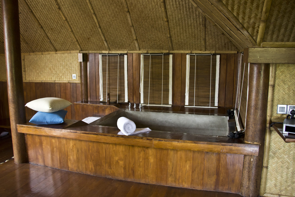 Soaking tub in a paddy villa | Vil Uyana. Sri Lanka