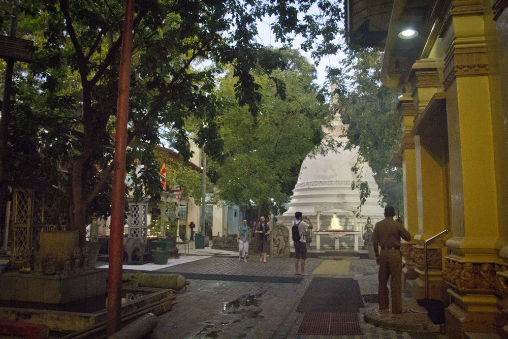 Dusk | Gangaramaya Temple in Colombo, Sri Lanka