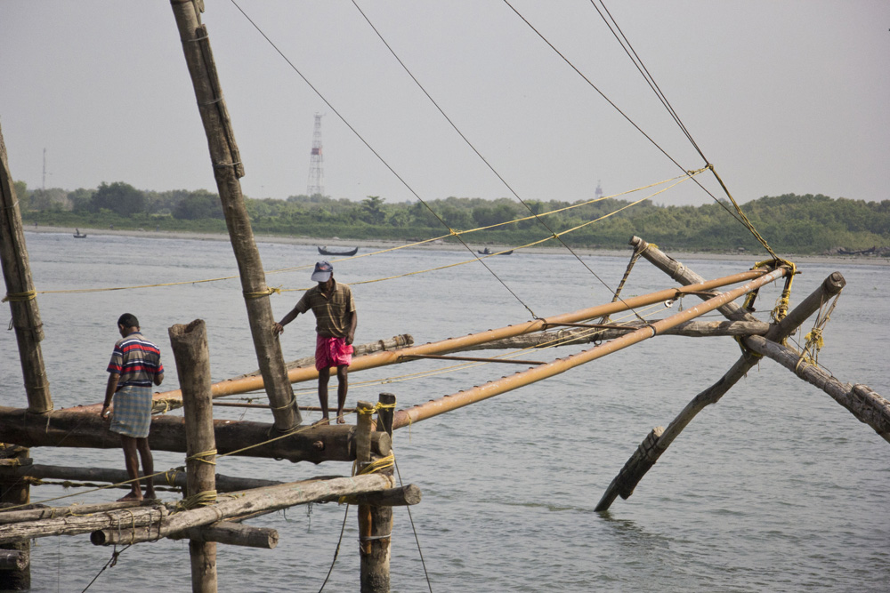Manning the fishing nets | Fort Cochin, India