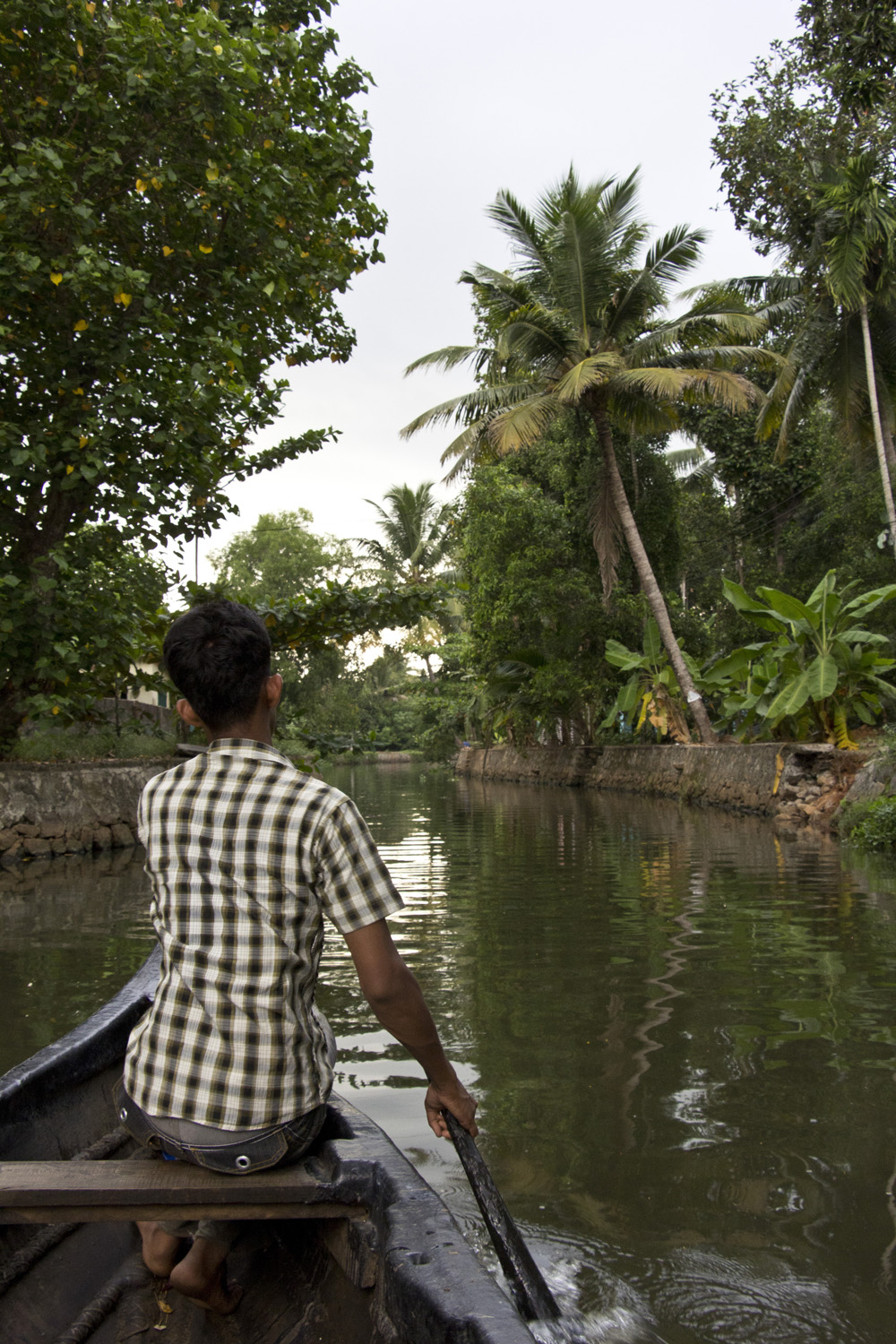 Canoeing through narrow canals | Kerala backwaters, India