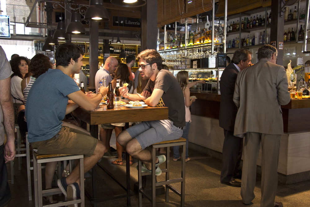 Eating crowds at Mercado San Miguel| Madrid, Spain