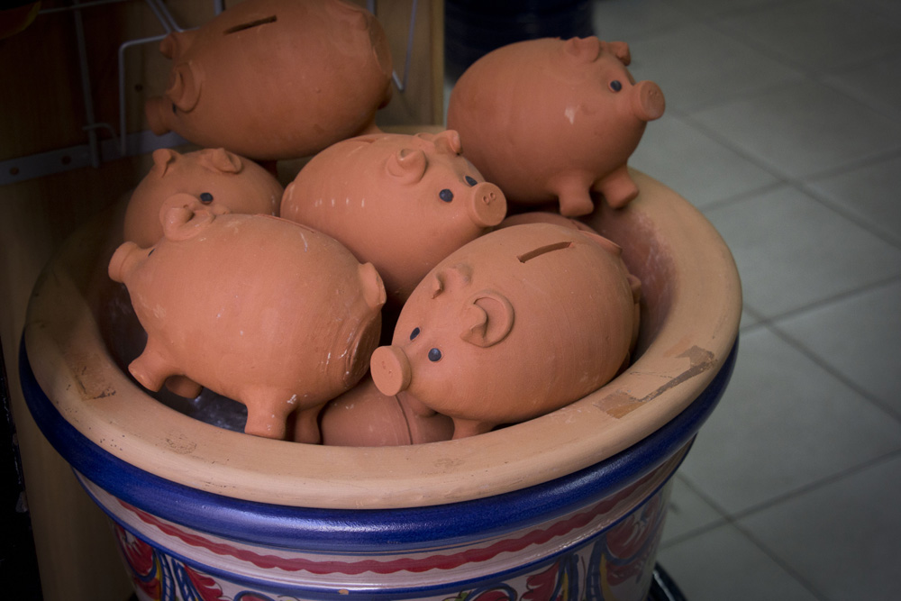 Clay piggie banks in Triana | Seville, Spain