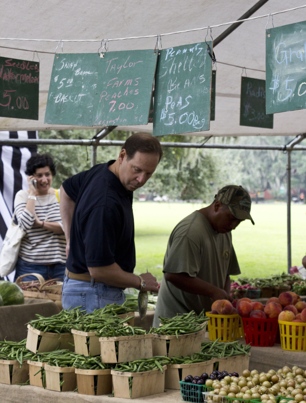 Chalkboard signs at the farmers market in Forsyth Park | Savannah, Georgia