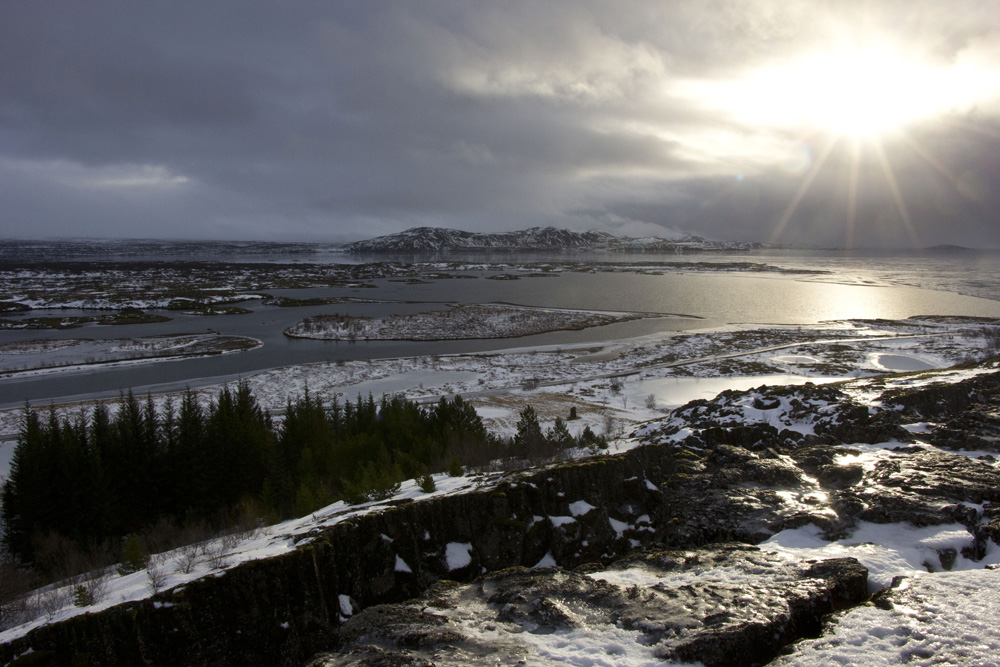 sun-flare-pingvellir-national-park-iceland