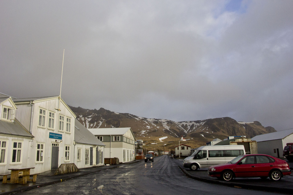 Mountains and quiet roads | Vik, Iceland