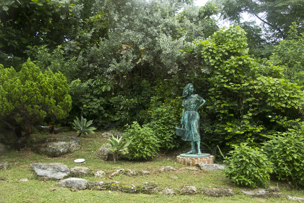 Statue in Para Ville Park | Hamilton, Bermuda