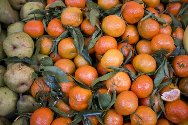 Pears and mandarin oranges | Bastille Market | Paris, France