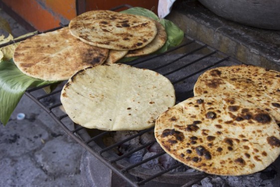 grilling-tortillas-central-market-granada-nicaragua