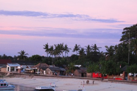 Purple and pink sunset at Jugut Batu beach | Nusa Lembongan, Indonesia