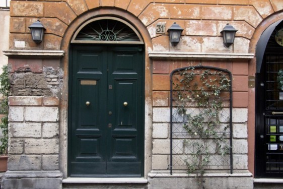Evergreen doorway in Trastevere | Rome, Italy