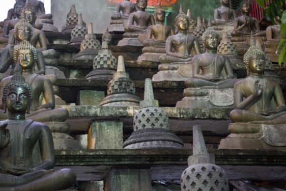 buddhas-stupas-gangaramaya-temple-colombo-sri-lanka