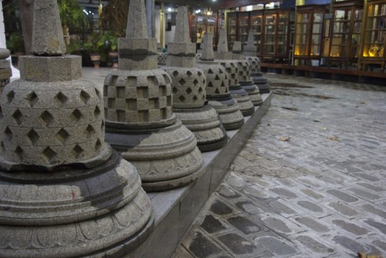 Mini Borobudur pagodas at the Gangaramaya Temple | Colombo, Sri Lanka