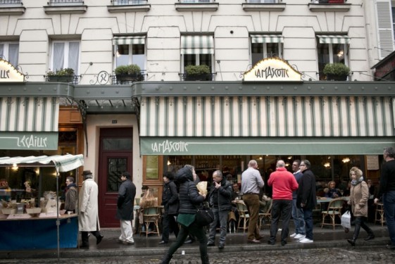 Lines at La Mascotte in Montmatre | Paris, France