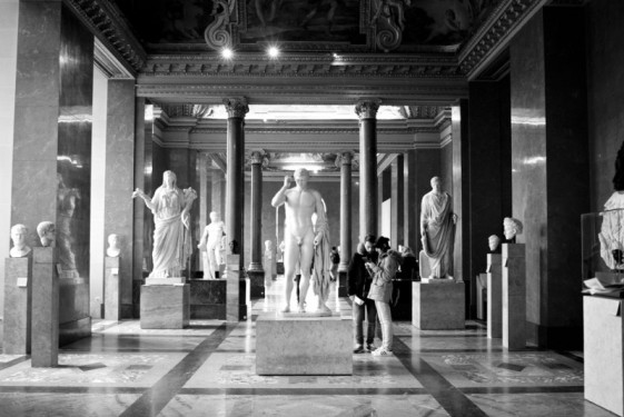 Sculptures and checking phones at the Louvre | Paris, France