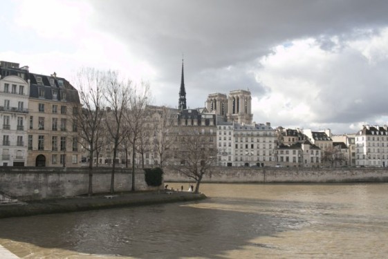 Bridal photo shoot on the Seine  | Paris, France