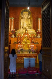 Buddha prayers at Jing An Temple | Shanghai, China