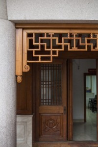 Doorway carving detail- | Jing An Temple, Shanghai, China