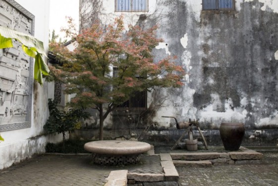 Autumn leaves in the palace courtyard | Tongli, China