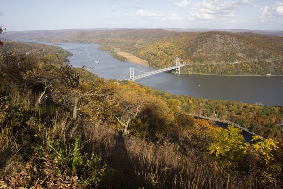 bear-mountain-bridge-above-autumn-colors-new-york
